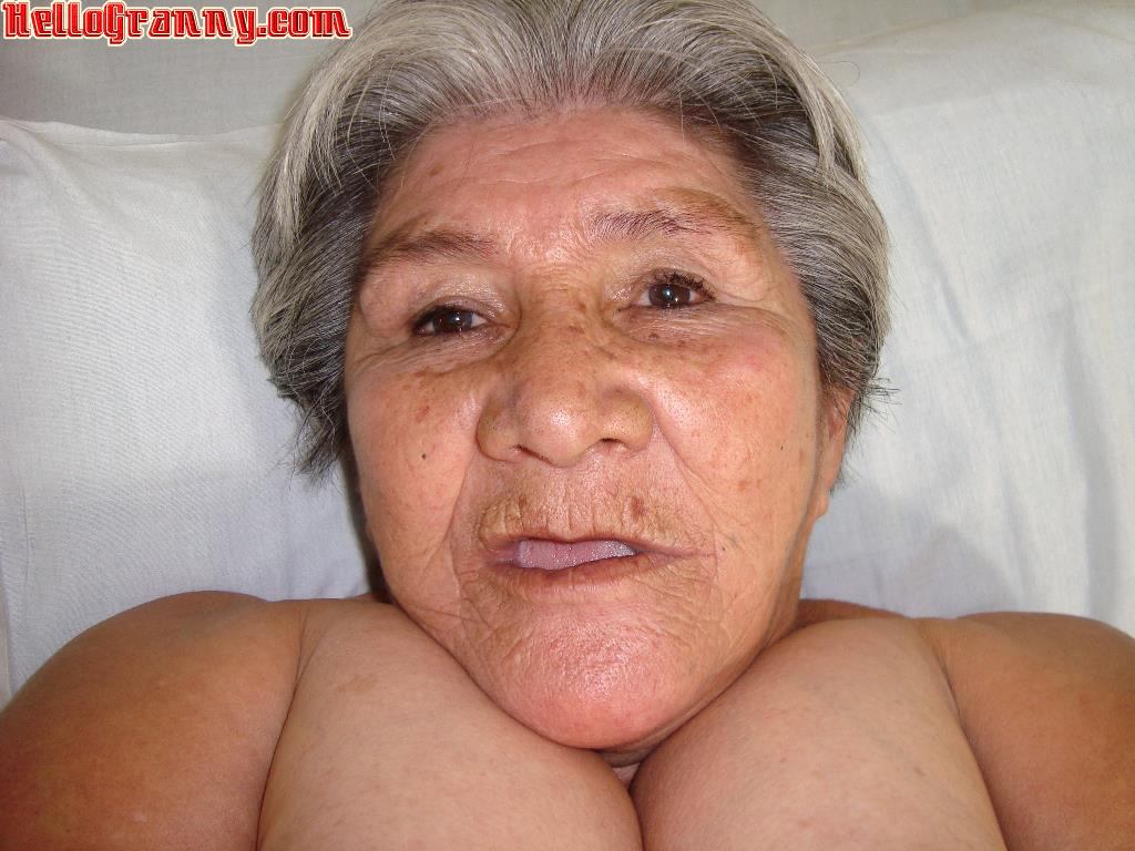 Busty granny and her dildo