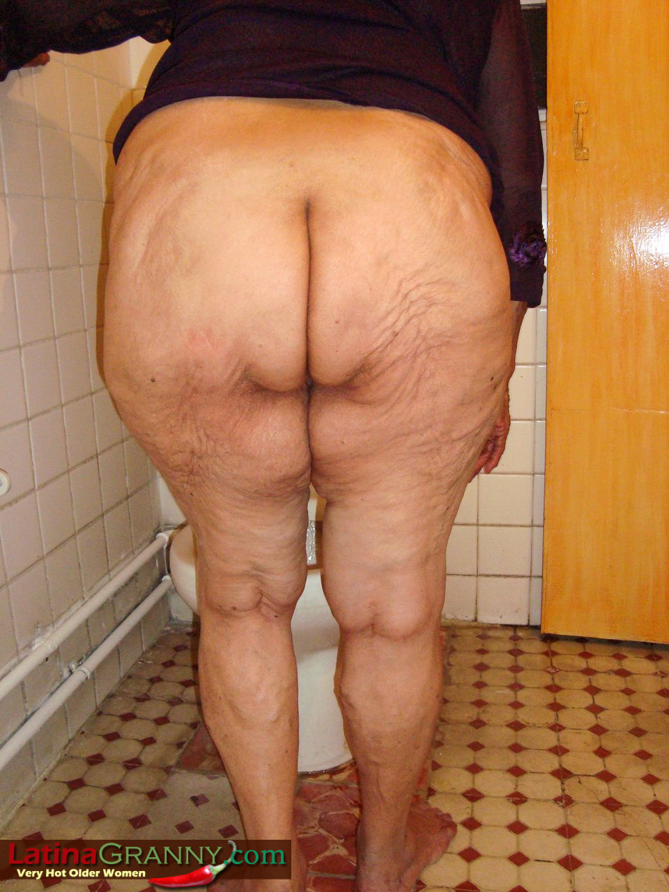 Granny Pics Daily Free Gallery Granny Show Body On Toilet