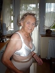 Grannies with wrinkled bodies and their hairy pussies